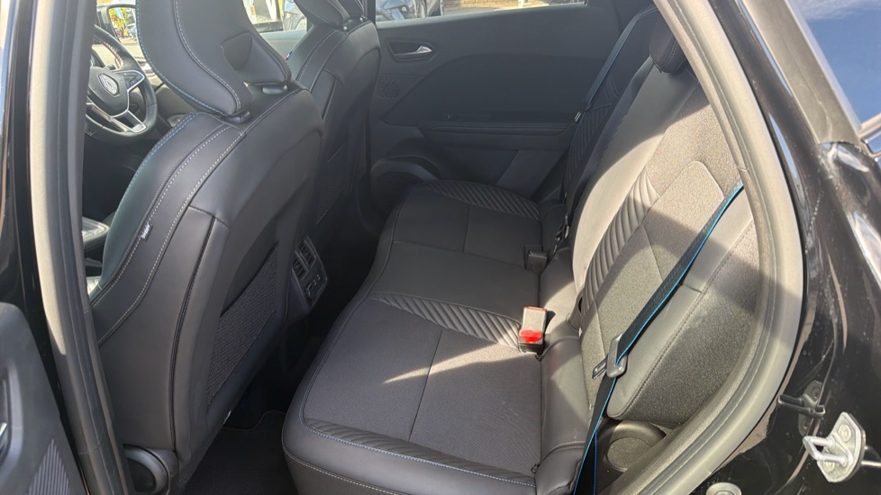 Renault Captur 1.6 E-Tech Full Hybrid 145 Esprit Alpine 5dr Auto Hybrid Hatchback - Image 16