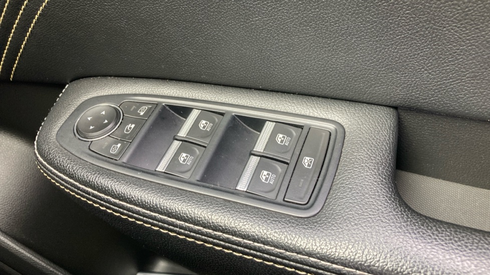 Renault Arkana 1.6 E-Tech full hybrid 145 Engineered 5dr Auto Hybrid Estate - Image 34