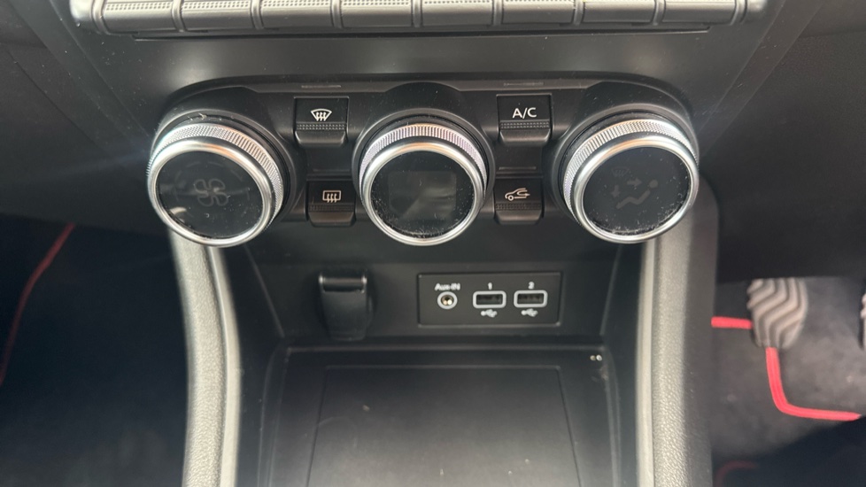 Renault Captur 1.5 dCi 95 Iconic 5dr Diesel Hatchback - Image 26