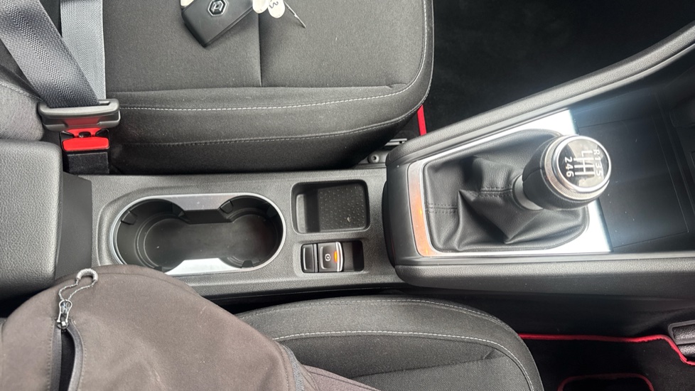 Renault Captur 1.5 dCi 95 Iconic 5dr Diesel Hatchback - Image 29