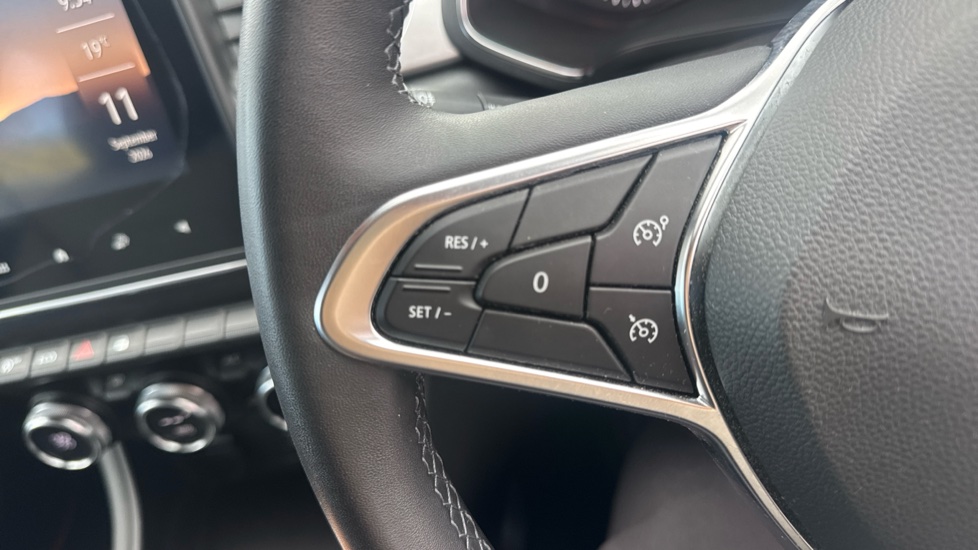Renault Captur 1.5 dCi 95 Iconic 5dr Diesel Hatchback - Image 31