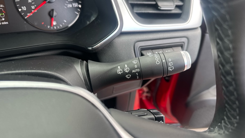 Renault Captur 1.5 dCi 95 Iconic 5dr Diesel Hatchback - Image 33