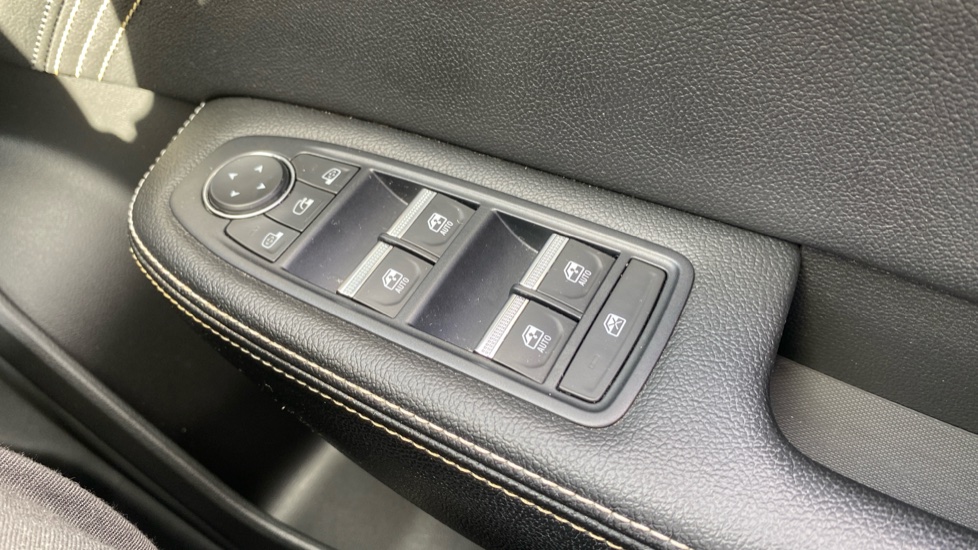 Renault Arkana 1.6 E-Tech full hybrid 145 Engineered 5dr Auto Hybrid Estate - Image 35