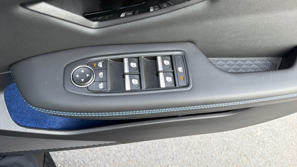 Renault Scenic E-Tech 160kW Techno Esprit Alpine 87kWh Long Range 5dr AT Electric Estate - Image 28