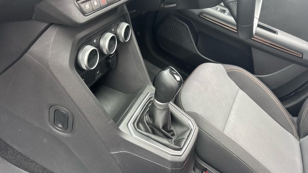 Dacia Jogger 1.6 HEV Extreme 5dr Auto Hybrid Estate - Image 13