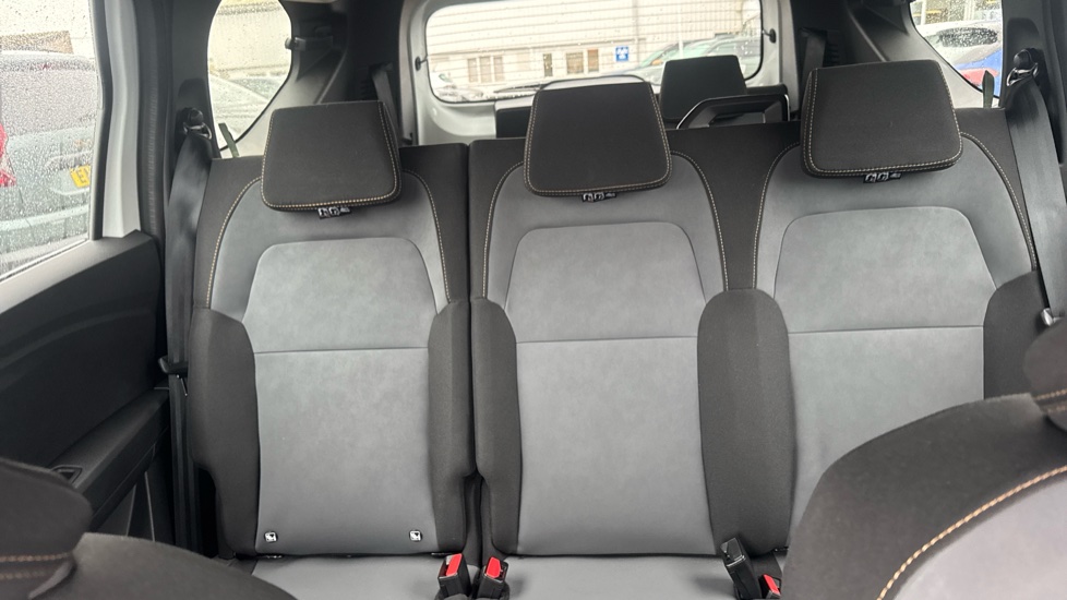 Dacia Jogger 1.6 HEV Extreme 5dr Auto Hybrid Estate - Image 15
