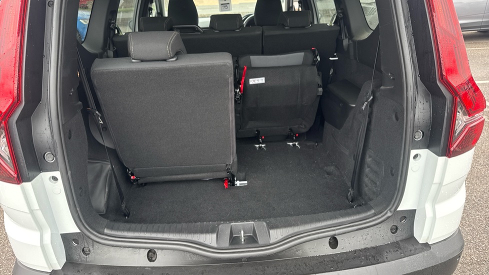 Dacia Jogger 1.6 HEV Extreme 5dr Auto Hybrid Estate - Image 23