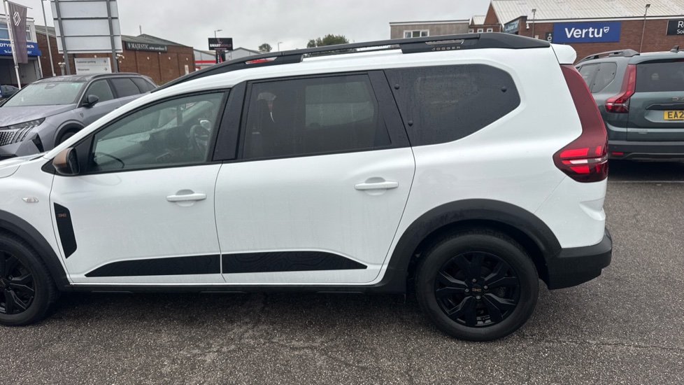 Dacia Jogger 1.6 HEV Extreme 5dr Auto Hybrid Estate - Image 25