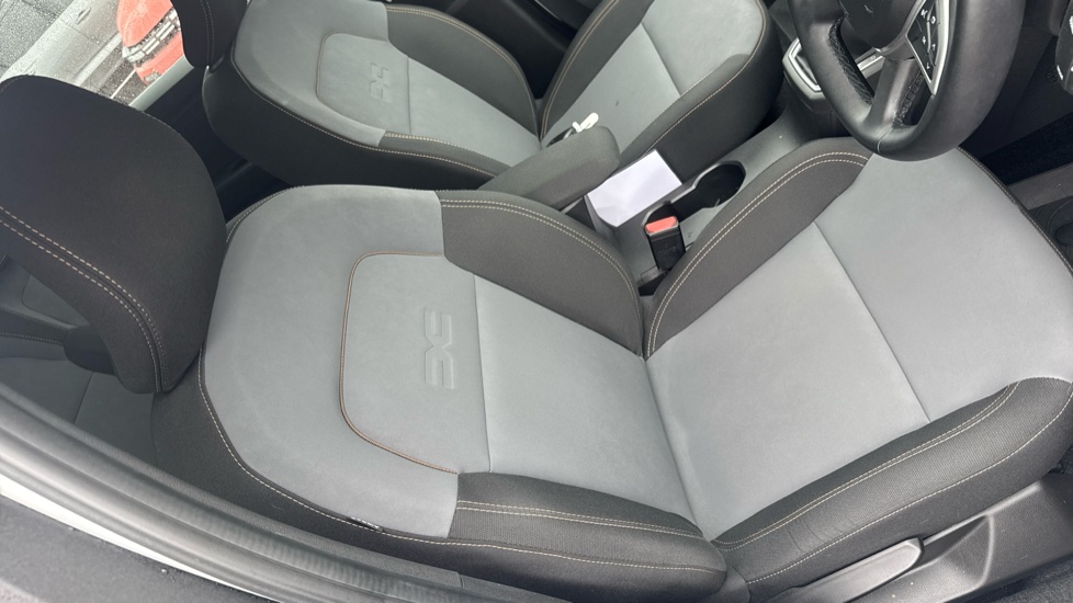 Dacia Jogger 1.6 HEV Extreme 5dr Auto Hybrid Estate - Image 29