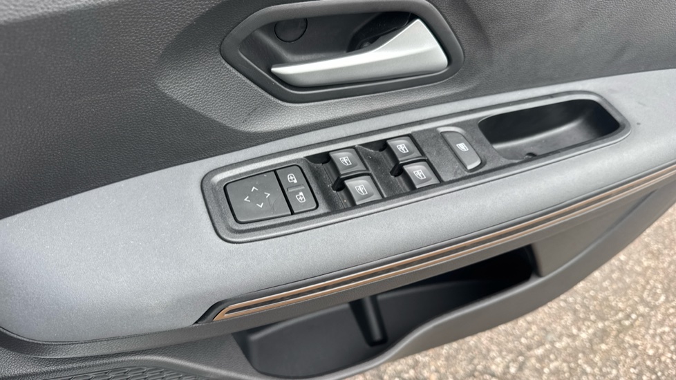 Dacia Jogger 1.6 HEV Extreme 5dr Auto Hybrid Estate - Image 30