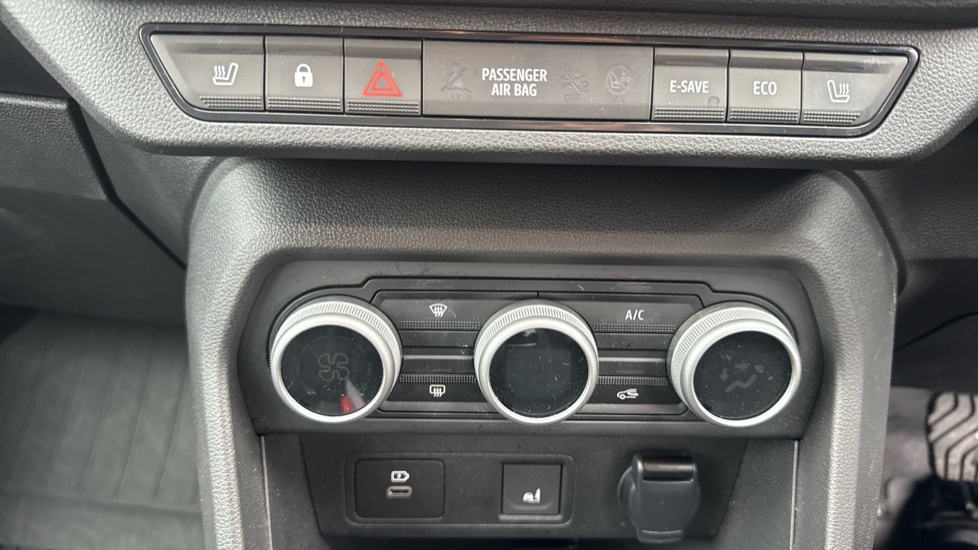Dacia Jogger 1.6 HEV Extreme 5dr Auto Hybrid Estate - Image 33
