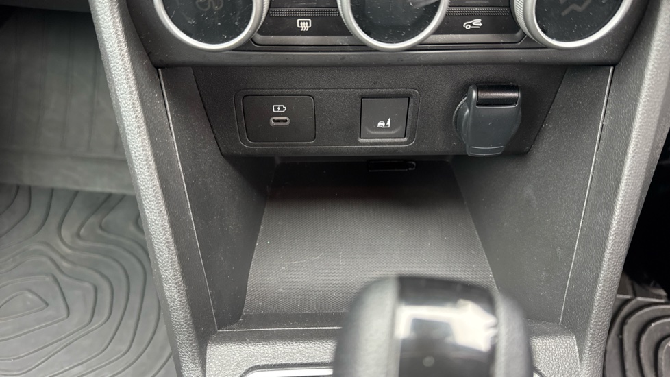 Dacia Jogger 1.6 HEV Extreme 5dr Auto Hybrid Estate - Image 34
