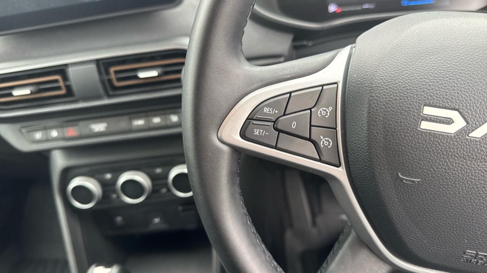 Dacia Jogger 1.6 HEV Extreme 5dr Auto Hybrid Estate - Image 38