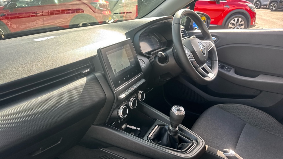 Renault Clio 1.0 TCe 90 Evolution 5dr Petrol Hatchback - Image 9