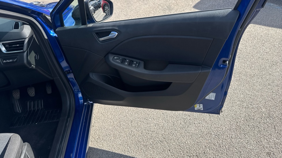 Renault Clio 1.0 TCe 90 Evolution 5dr Petrol Hatchback - Image 24