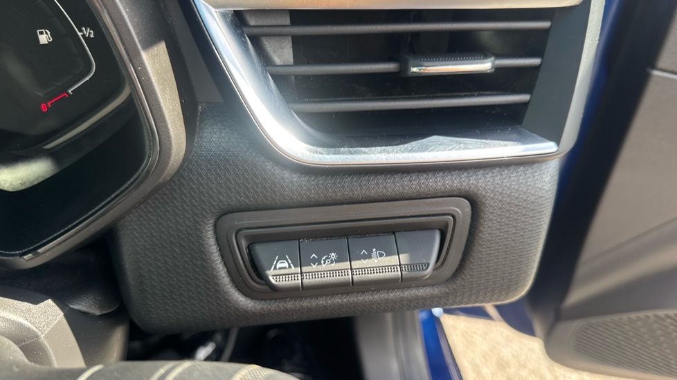Renault Clio 1.0 TCe 90 Evolution 5dr Petrol Hatchback - Image 39