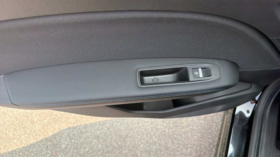 Renault Symbioz 1.6 E-Tech FHEV 145 Techno Esprit Alpine 5dr Auto Hybrid Estate - Image 23