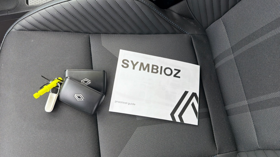 Renault Symbioz 1.6 E-Tech FHEV 145 Iconic Esprit Alpine 5dr Auto Hybrid Estate - Image 19