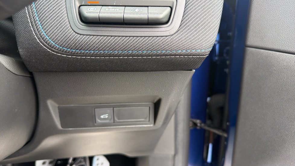 Renault Symbioz 1.6 E-Tech FHEV 145 Iconic Esprit Alpine 5dr Auto Hybrid Estate - Image 23