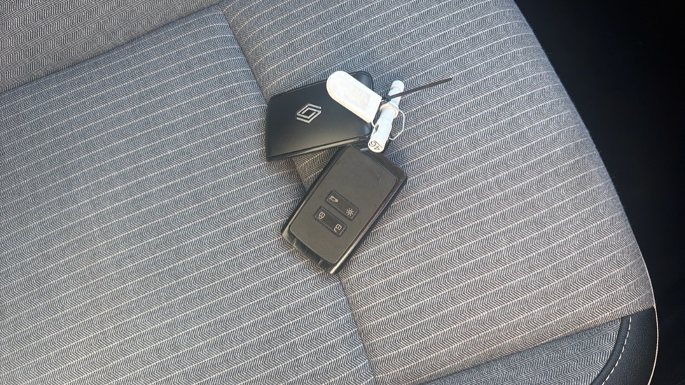 Renault Clio 1.6 E-TECH full hybrid 145 Techno 5dr Auto Hybrid Hatchback - Image 19