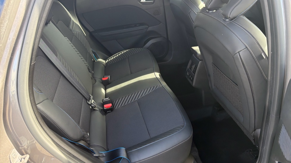 Renault Symbioz 1.6 E-Tech FHEV 145 Techno Esprit Alpine 5dr Auto Hybrid Estate - Image 16