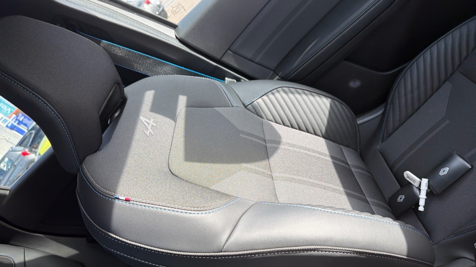 Renault Symbioz 1.6 E-Tech FHEV 145 Techno Esprit Alpine 5dr Auto Hybrid Estate - Image 27