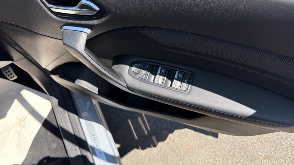 Renault Symbioz 1.6 E-Tech FHEV 145 Techno Esprit Alpine 5dr Auto Hybrid Estate - Image 22