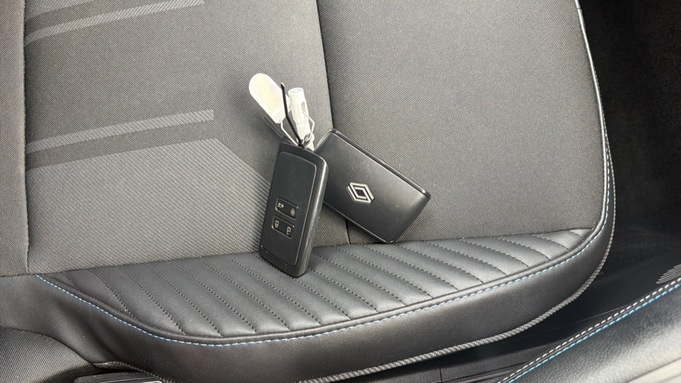 Renault Symbioz 1.6 E-Tech FHEV 145 Techno Esprit Alpine 5dr Auto Hybrid Estate - Image 20