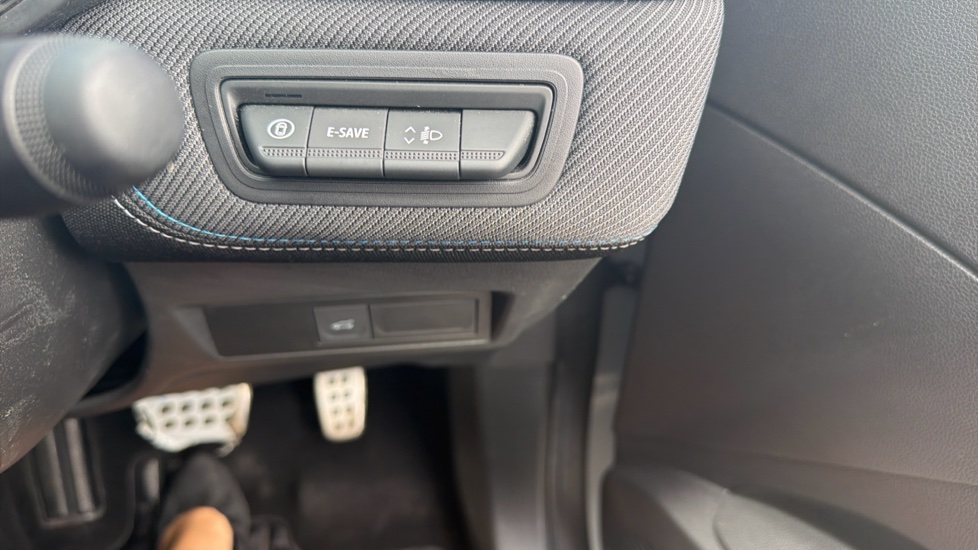 Renault Symbioz 1.6 E-Tech FHEV 145 Techno Esprit Alpine 5dr Auto Hybrid Estate - Image 32