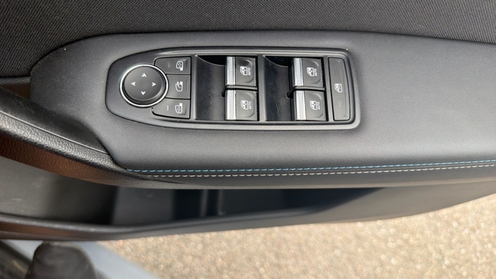 Renault Symbioz 1.6 E-Tech FHEV 145 Techno Esprit Alpine 5dr Auto Hybrid Estate - Image 37