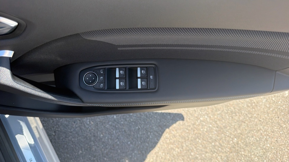 Renault Symbioz 1.6 E-Tech FHEV 145 Techno Esprit Alpine 5dr Auto Hybrid Estate - Image 32