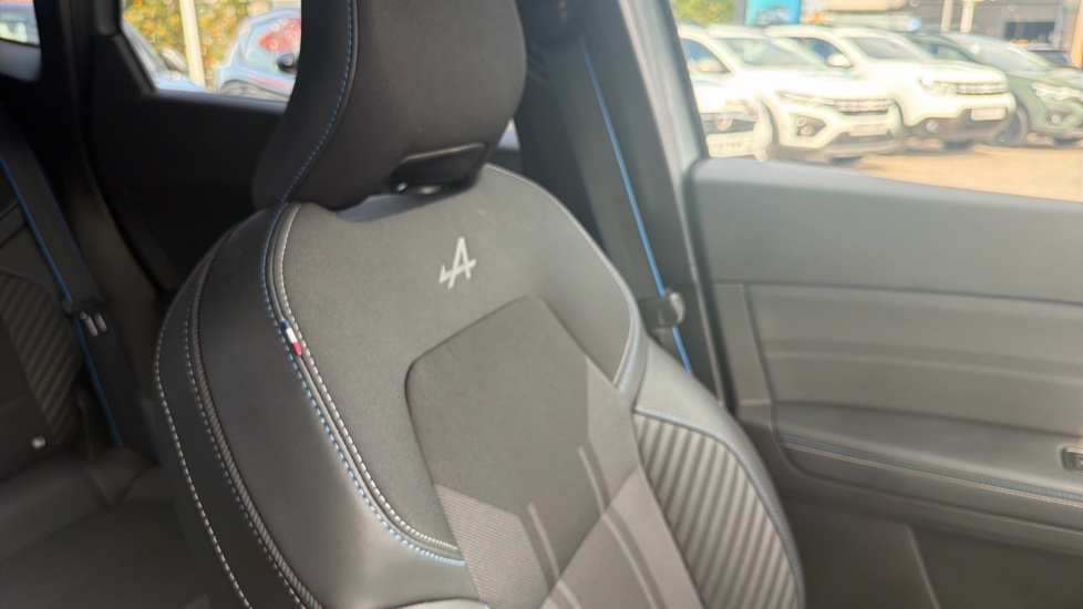 Renault Symbioz 1.6 E-Tech FHEV 145 Techno Esprit Alpine 5dr Auto Hybrid Estate - Image 27