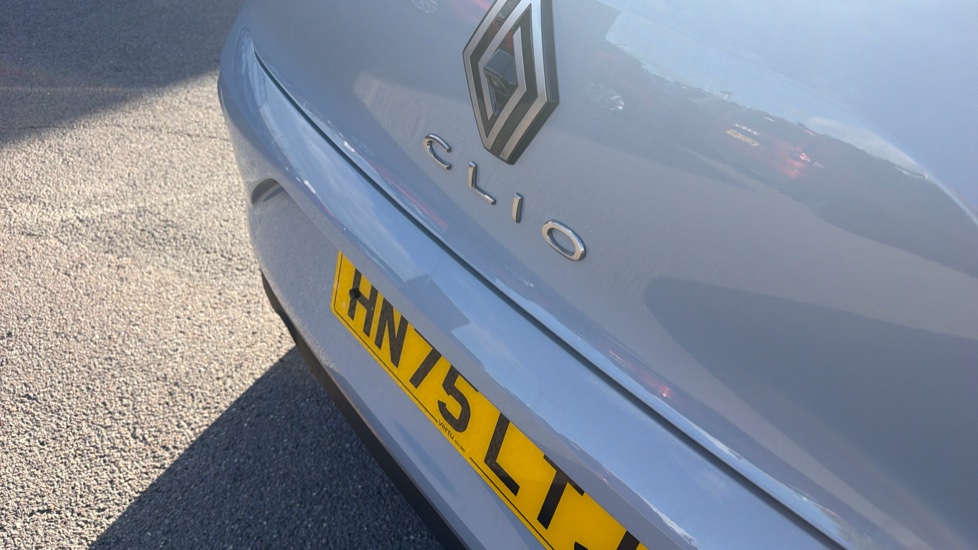 Renault Clio 1.0 TCe 90 Techno 5dr Petrol Hatchback - Image 31