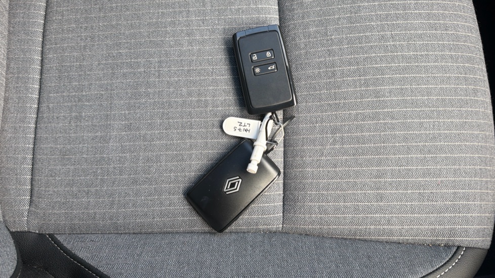 Renault Clio 1.0 TCe 90 Techno 5dr Petrol Hatchback - Image 20