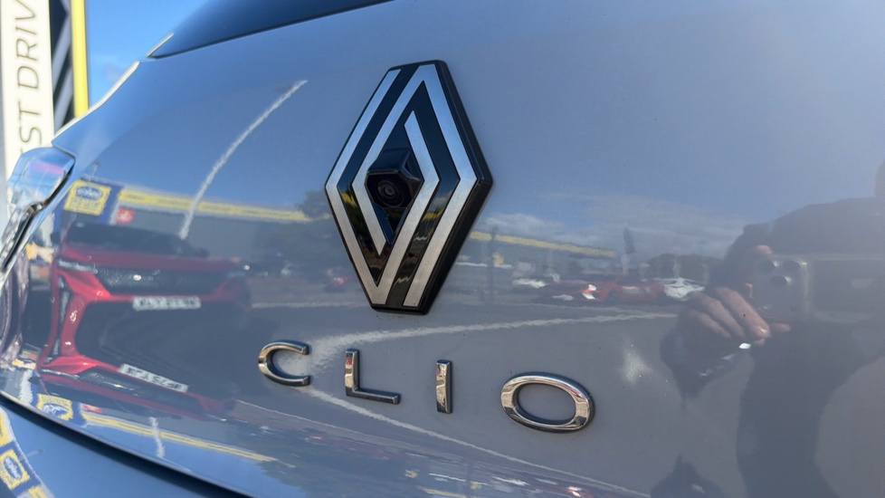 Renault Clio 1.0 TCe 90 Techno 5dr Petrol Hatchback - Image 30