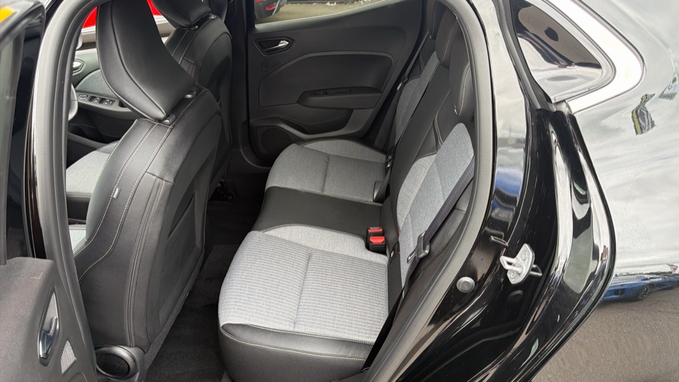 Renault Clio 1.0 TCe 90 Techno 5dr Petrol Hatchback - Image 16