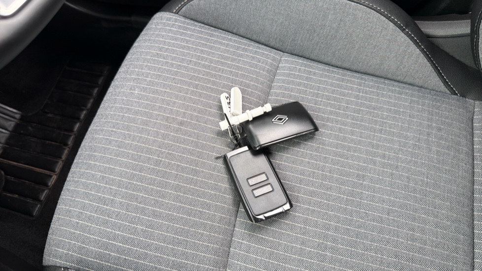 Renault Clio 1.0 TCe 90 Techno 5dr Petrol Hatchback - Image 20