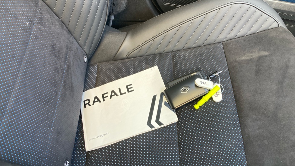 Renault Rafale E-Tech FHEV Iconic Esprit Alpine 5dr Auto 4C Hybrid Estate - Image 19