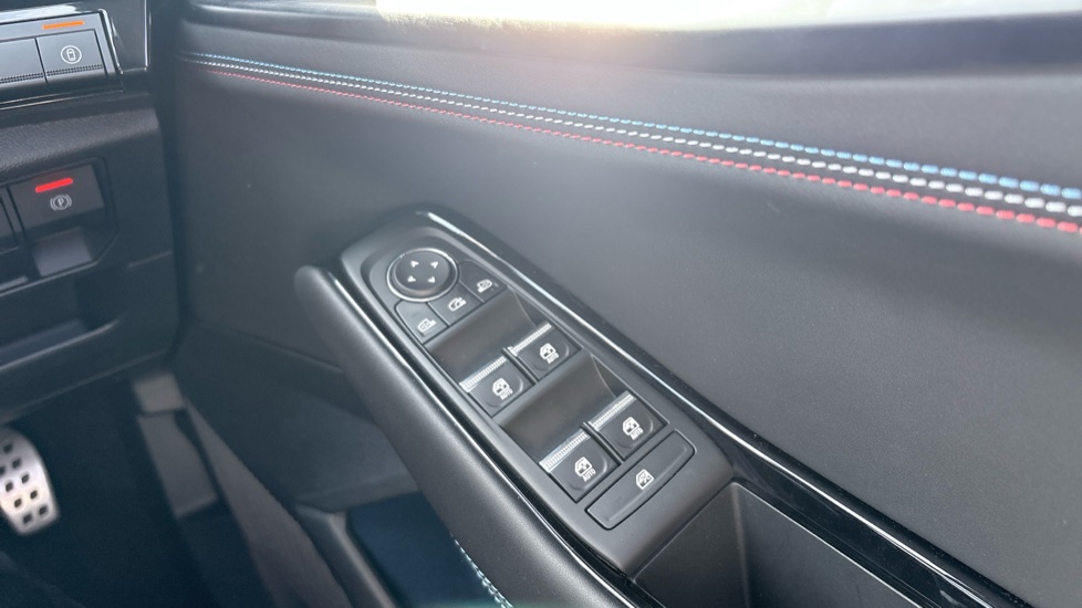 Renault Rafale E-Tech FHEV Iconic Esprit Alpine 5dr Auto 4C Hybrid Estate - Image 23