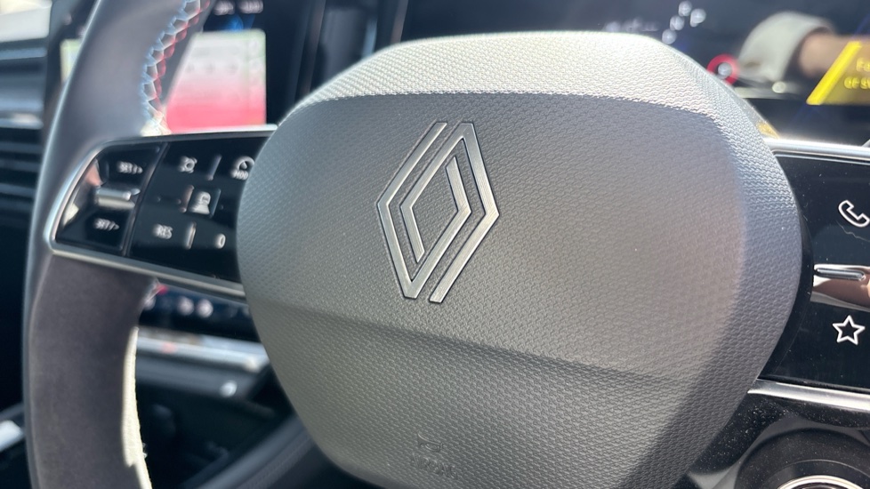 Renault Rafale E-Tech FHEV Iconic Esprit Alpine 5dr Auto 4C Hybrid Estate - Image 30
