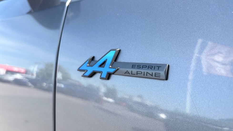 Renault Rafale E-Tech FHEV Iconic Esprit Alpine 5dr Auto 4C Hybrid Estate - Image 31