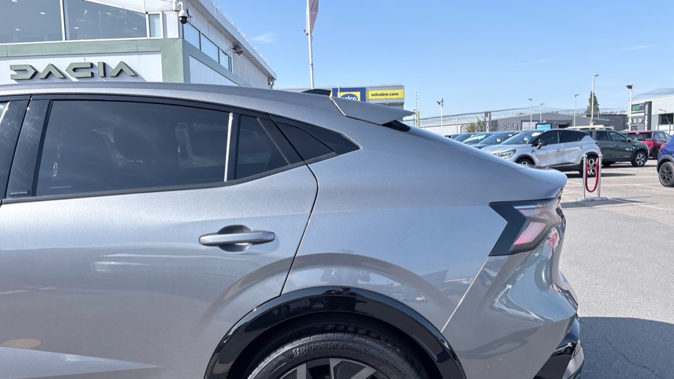 Renault Rafale E-Tech FHEV Iconic Esprit Alpine 5dr Auto 4C Hybrid Estate - Image 36