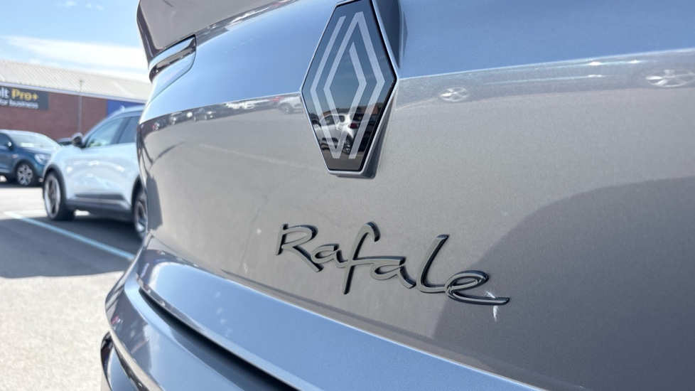 Renault Rafale E-Tech FHEV Iconic Esprit Alpine 5dr Auto 4C Hybrid Estate - Image 38