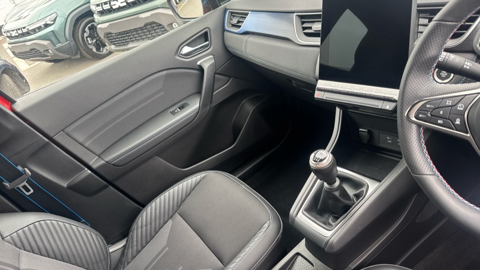 Renault Captur 1.2 TCE 115 Esprit Alpine 5dr Petrol Hatchback - Image 14