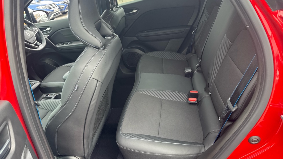 Renault Captur 1.2 TCE 115 Esprit Alpine 5dr Petrol Hatchback - Image 16