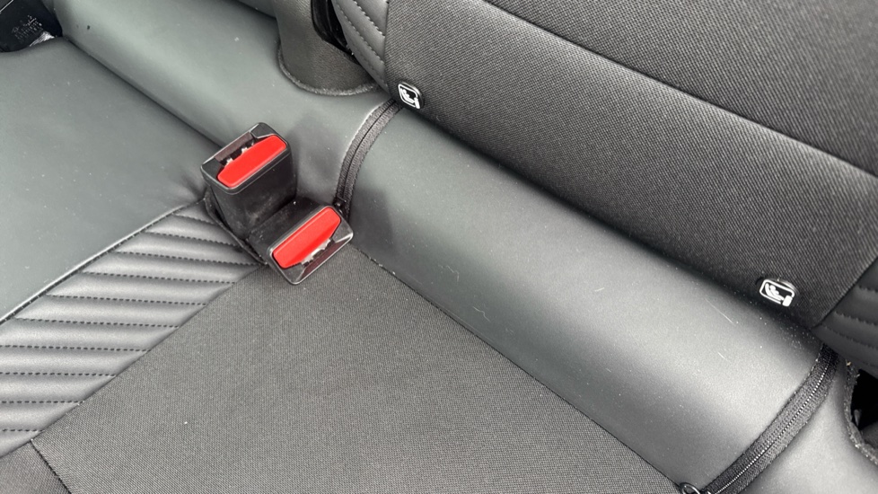 Renault Captur 1.2 TCE 115 Esprit Alpine 5dr Petrol Hatchback - Image 17