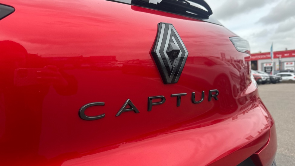 Renault Captur 1.2 TCE 115 Esprit Alpine 5dr Petrol Hatchback - Image 22