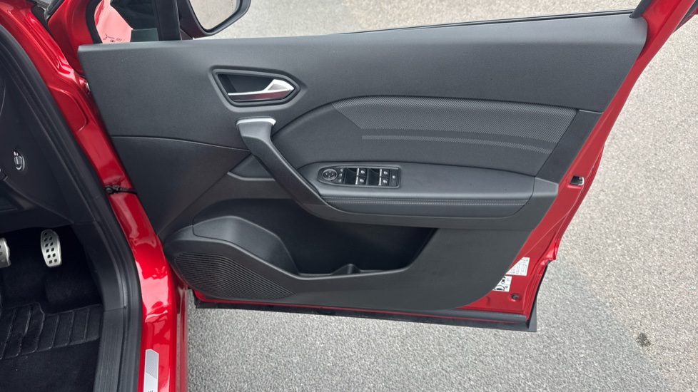 Renault Captur 1.2 TCE 115 Esprit Alpine 5dr Petrol Hatchback - Image 31