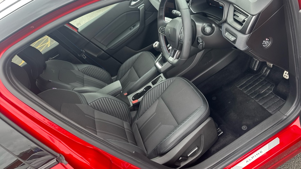 Renault Captur 1.2 TCE 115 Esprit Alpine 5dr Petrol Hatchback - Image 33