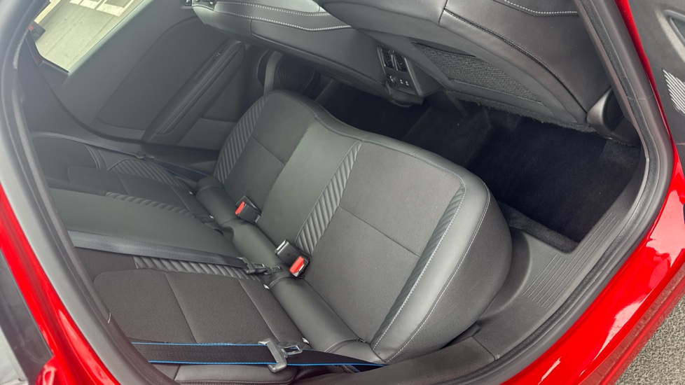 Renault Captur 1.2 TCE 115 Esprit Alpine 5dr Petrol Hatchback - Image 34